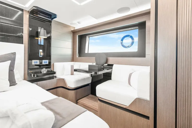 Slide: The Image of Pearl 63 2025 - 5820061