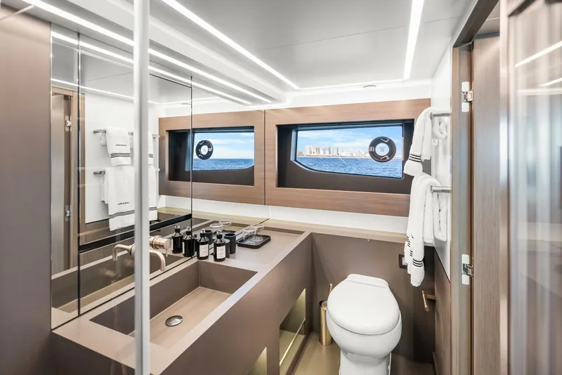 Slide: The Image of Pearl 63 2025 - 5820066