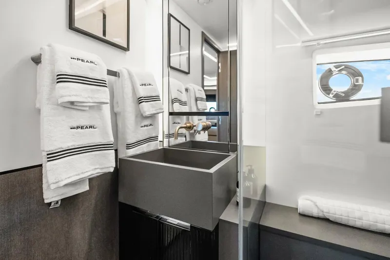 Slide: The Image of Pearl 63 2027 - 5820076