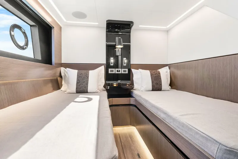 Slide: The Image of Pearl 63 2027 - 5820083