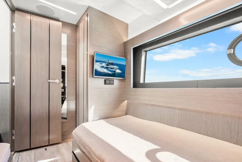 Slide: The Image of Pearl 63 2027 - 5820084