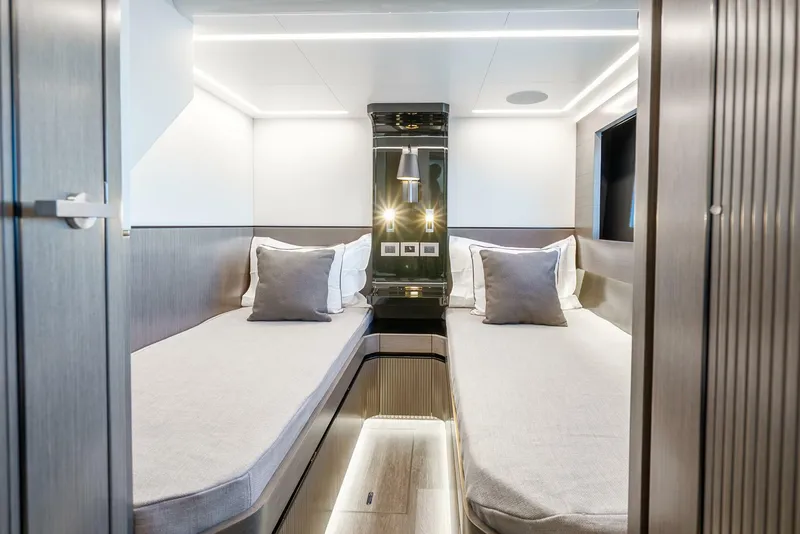 Slide: The Image of Pearl 63 2027 - 5820086