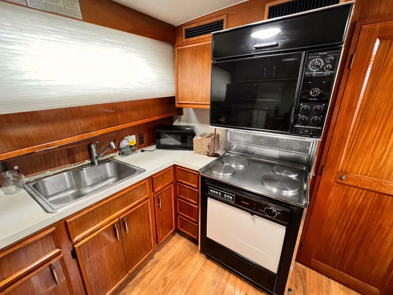 Slide: The Image of Hatteras 58 MY 1980 - 5055111