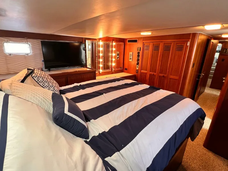 Slide: The Image of Hatteras 58 MY 1980 - 5055135