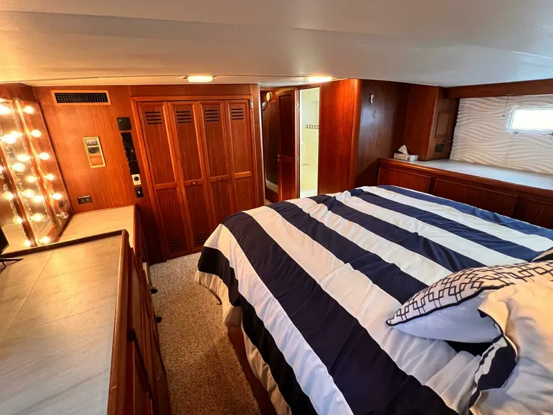 Slide: The Image of Hatteras 58 MY 1980 - 5055137