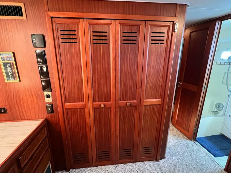 Slide: The Image of Hatteras 58 MY 1980 - 5055138