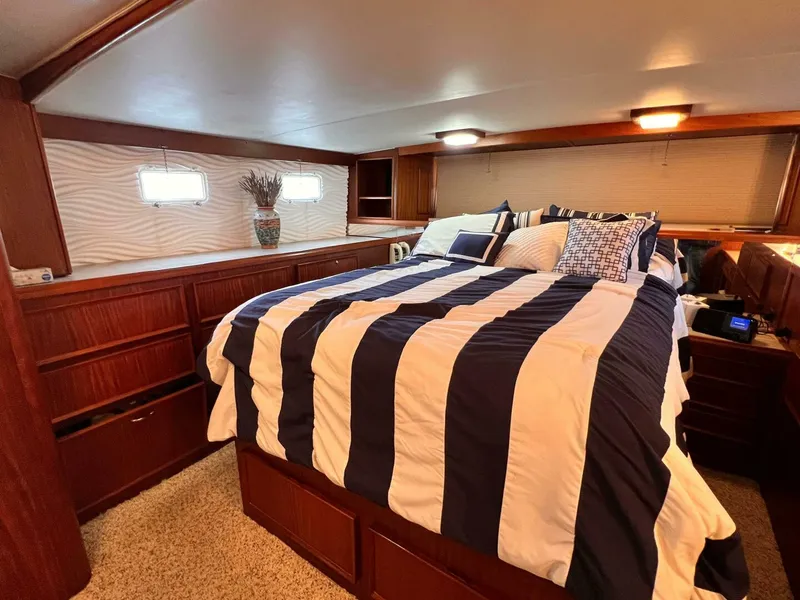 Slide: The Image of Hatteras 58 MY 1980 - 5055140