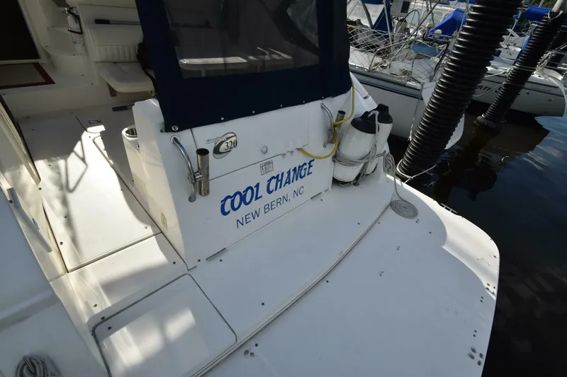 Slide: The Image of Cruisers 320 Express 2004 - 5055796