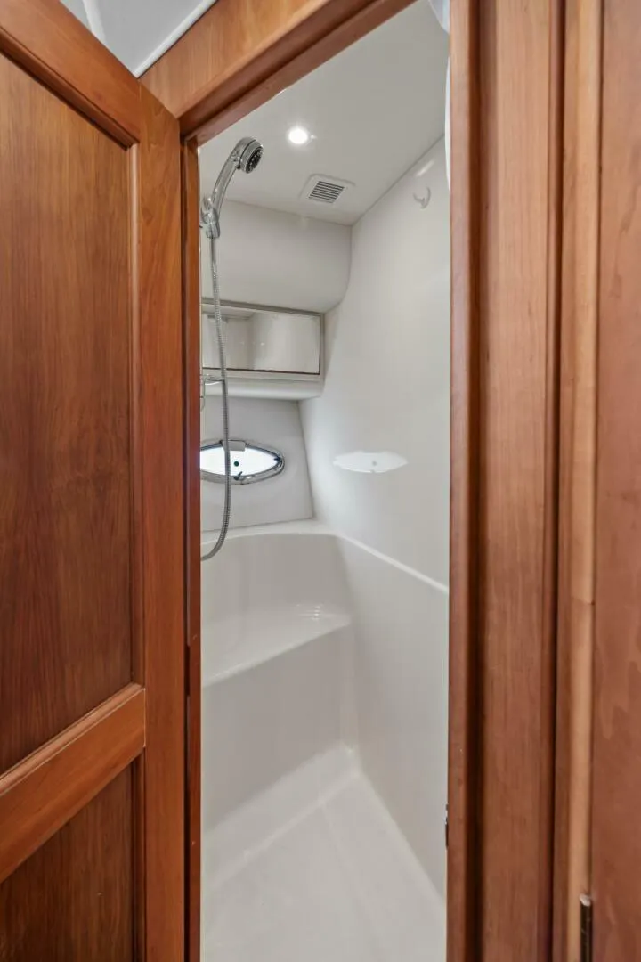 Slide: The Image of Silverton 43 Motor Yacht Aft Cabin Silverton 43 Motor Yacht Aft Cabin - 5057975