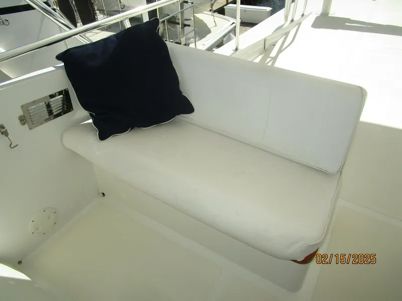 Slide: The Image of 57' DeFever flyrbidge starboard seating - 5060154