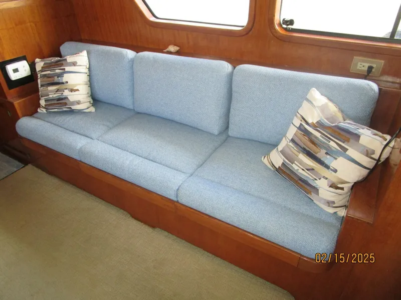Slide: The Image of 57' DeFever salon starboard seating - 5060281