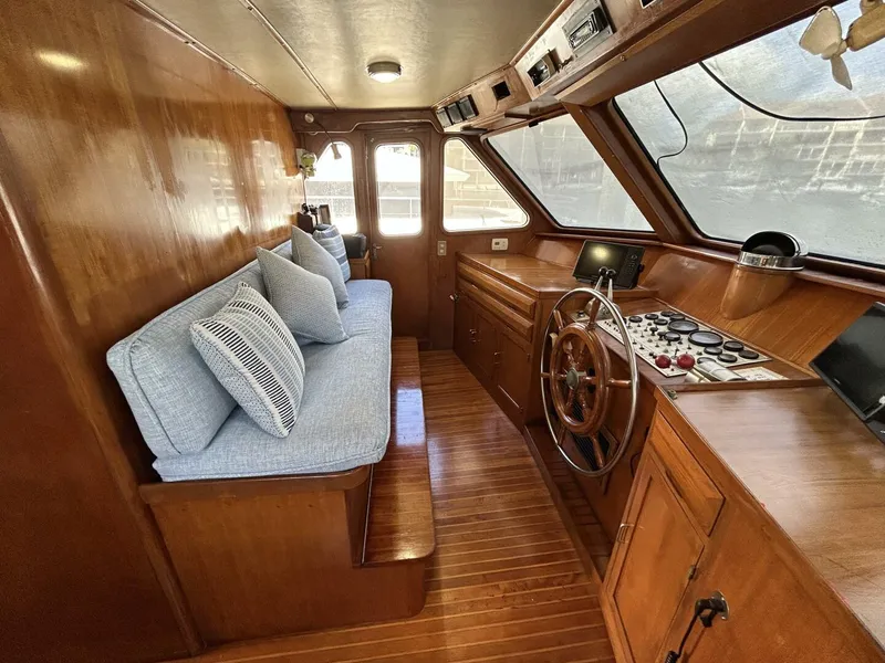 Slide: The Image of 57' DeFever pilothosue port - 5060246