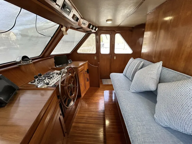 Slide: The Image of 57' DeFever pilothouse starboard - 5060248