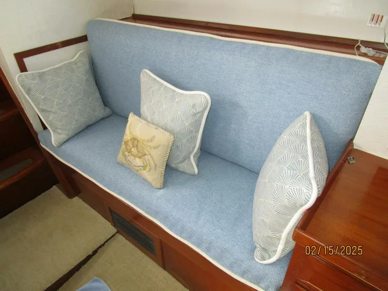 Slide: The Image of 57' DeFever master stateroom port benchseat - 5060178