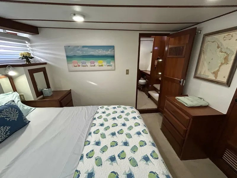 Slide: The Image of 57' DeFever mid guest stateroom forward - 5060213