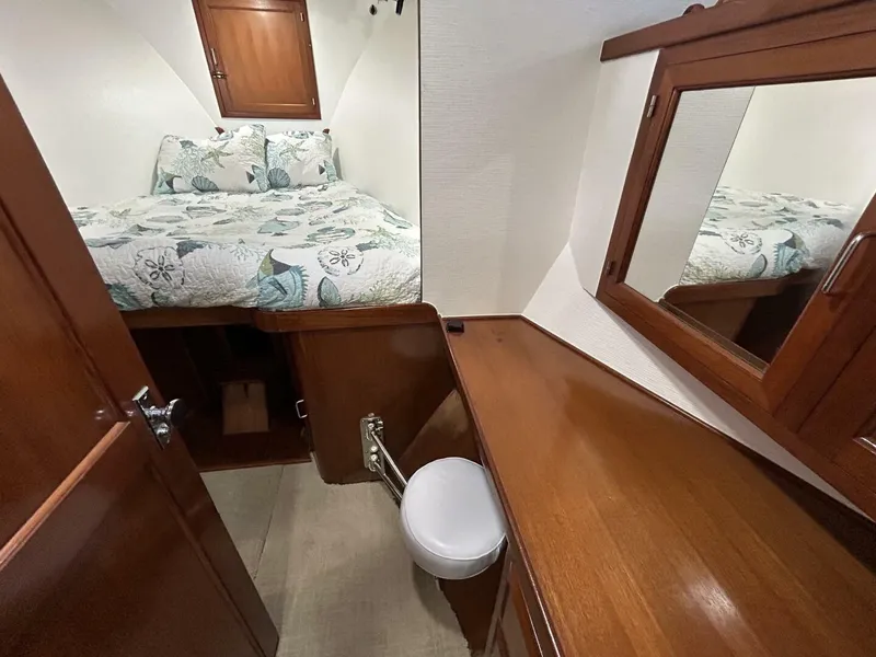 Slide: The Image of 57' DeFever forward guest stateroom - 5060165
