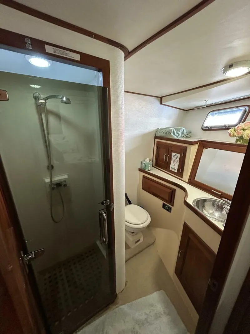 Slide: The Image of 57' DeFever forward guest stateroom head-shower - 5060164