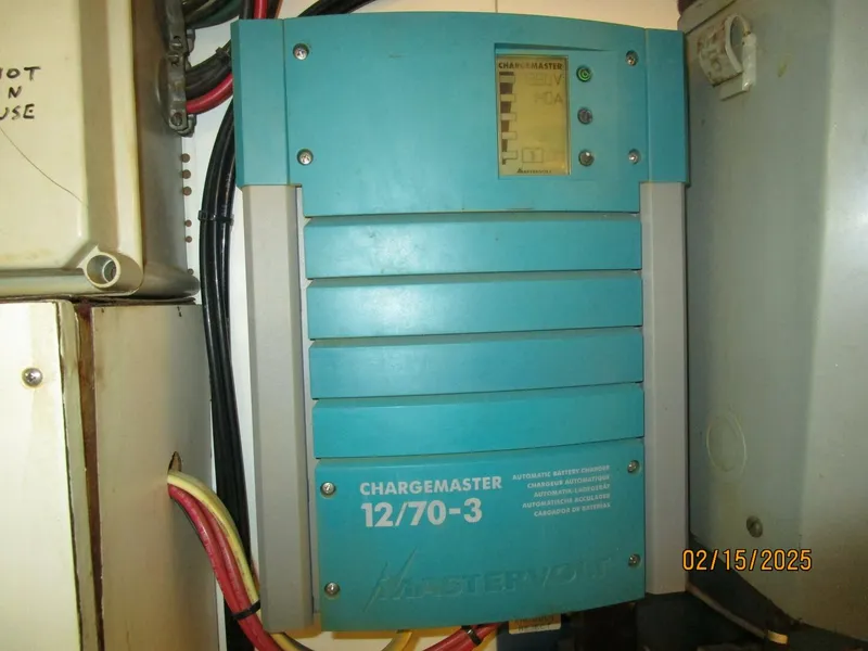 Slide: The Image of 57' DeFever battery charger - 5060135