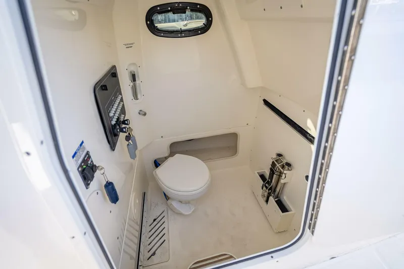 Slide: The Image of Boston Whaler 280 Outrage 2023 - 5060325