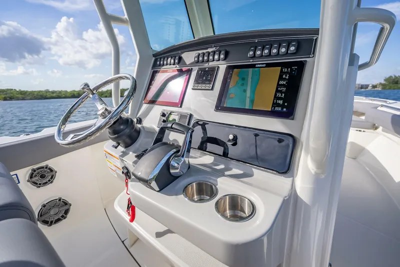 Slide: The Image of Boston Whaler 280 Outrage 2023 - 5060342