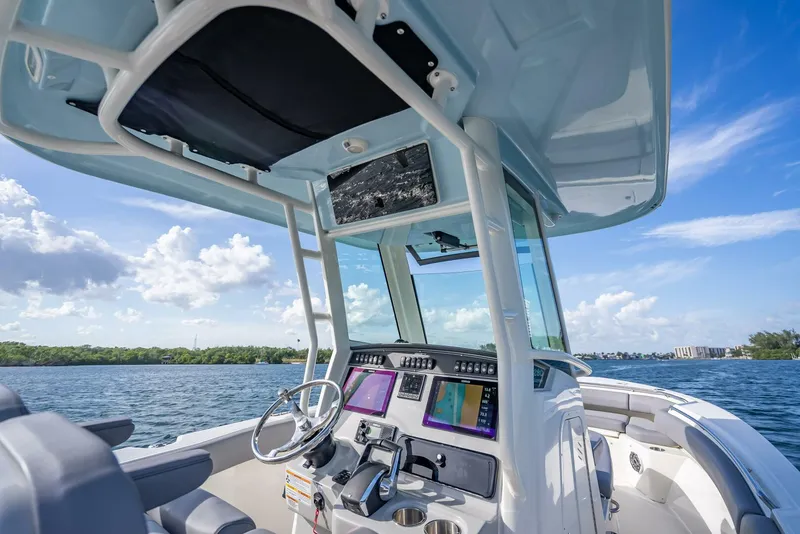 Slide: The Image of Boston Whaler 280 Outrage 2023 - 5060343