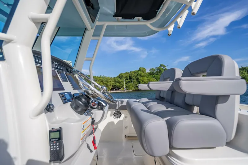 Slide: The Image of Boston Whaler 280 Outrage 2023 - 5060348