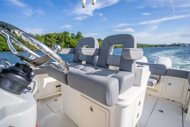 Slide: The Image of Boston Whaler 280 Outrage 2023 - 5060349