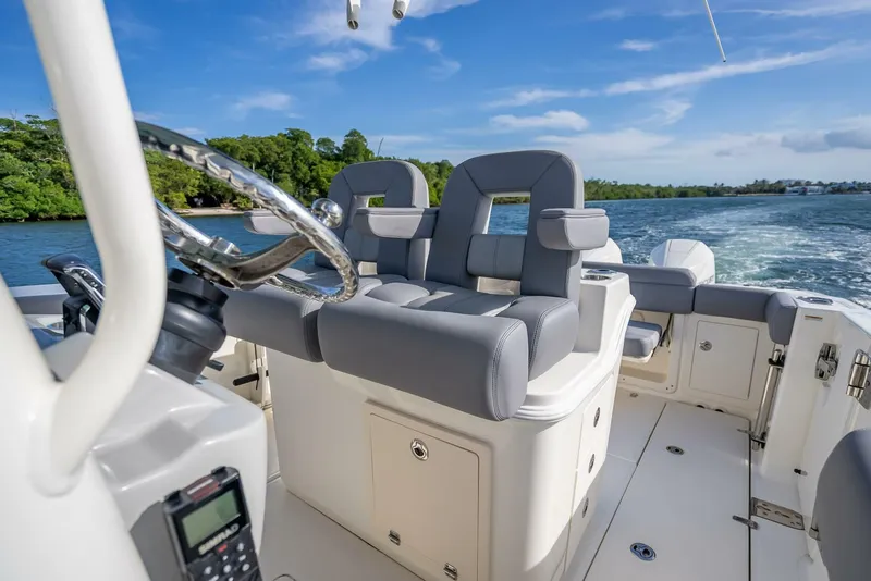 Slide: The Image of Boston Whaler 280 Outrage 2023 - 5060350