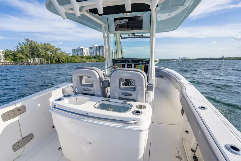 Slide: The Image of Boston Whaler 280 Outrage 2023 - 5060355