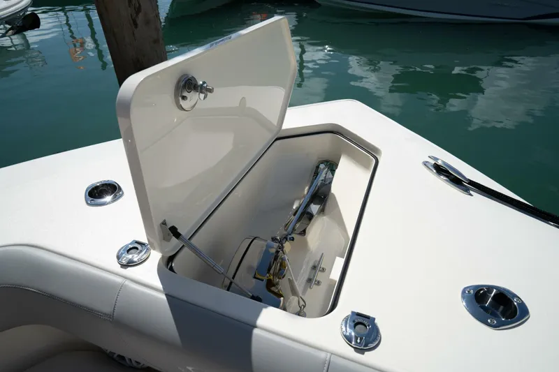 Slide: The Image of Scout 305 LXF 2026 - 5060500