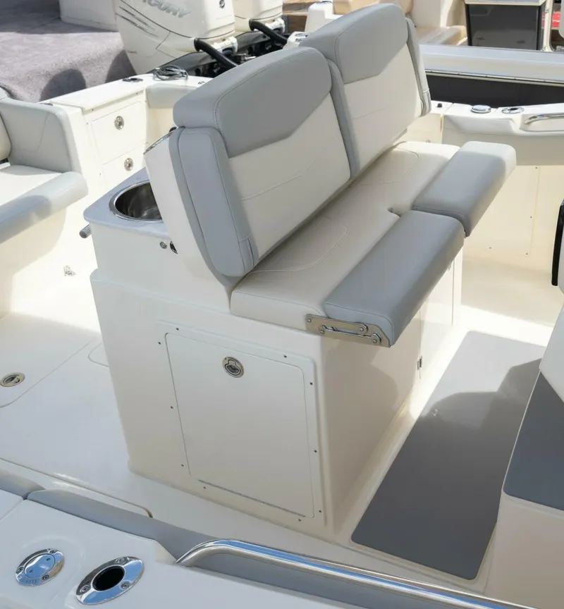 Slide: The Image of Scout 305 LXF 2026 - 5060509