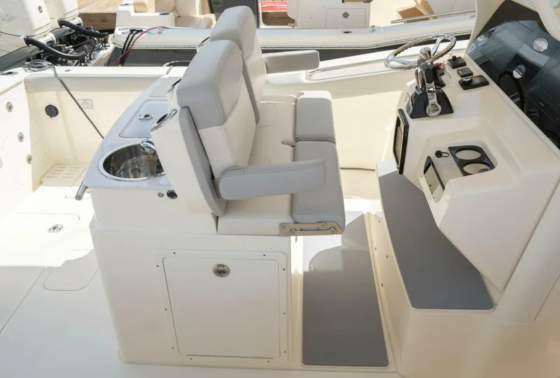 Slide: The Image of Scout 305 LXF 2026 - 5060510