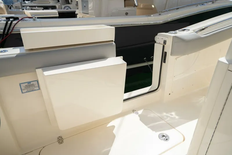 Slide: The Image of Scout 305 LXF 2026 - 5060514