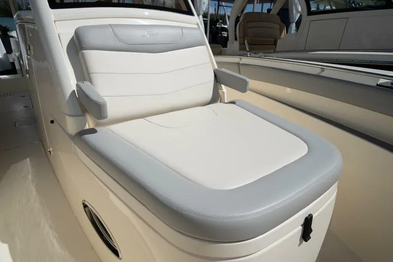 Slide: The Image of Scout 305 LXF 2026 - 5060505