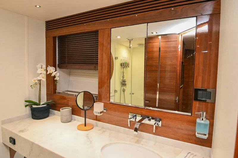 Slide: The Image of Sunseeker Predator 68 2015 - 5061269