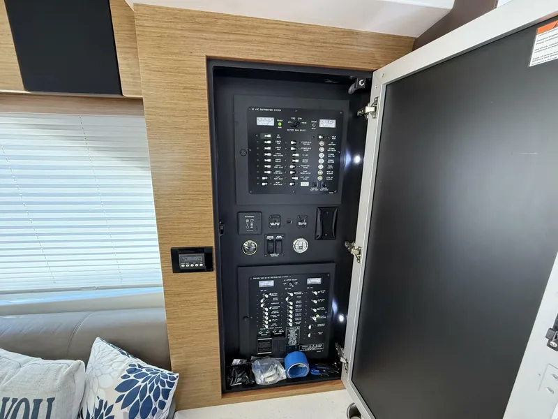 Slide: The Image of Cruisers Yachts 45 Cantius 2014 - 5088112