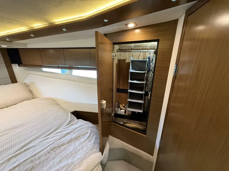 Slide: The Image of Cruisers Yachts 45 Cantius 2014 - 5088116