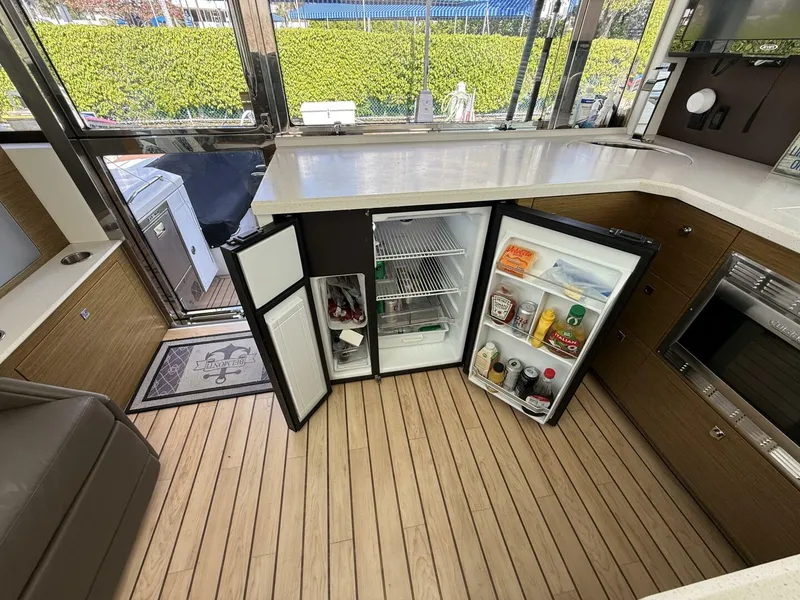 Slide: The Image of Cruisers Yachts 45 Cantius 2014 - 5088101