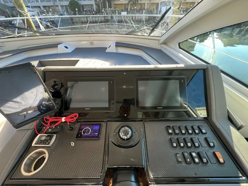 Slide: The Image of Cruisers Yachts 42 Cantius 2018 - 5075090