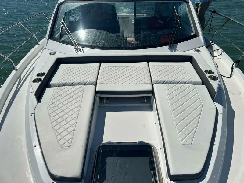 Slide: The Image of Cruisers Yachts 42 Cantius 2018 - 5075100