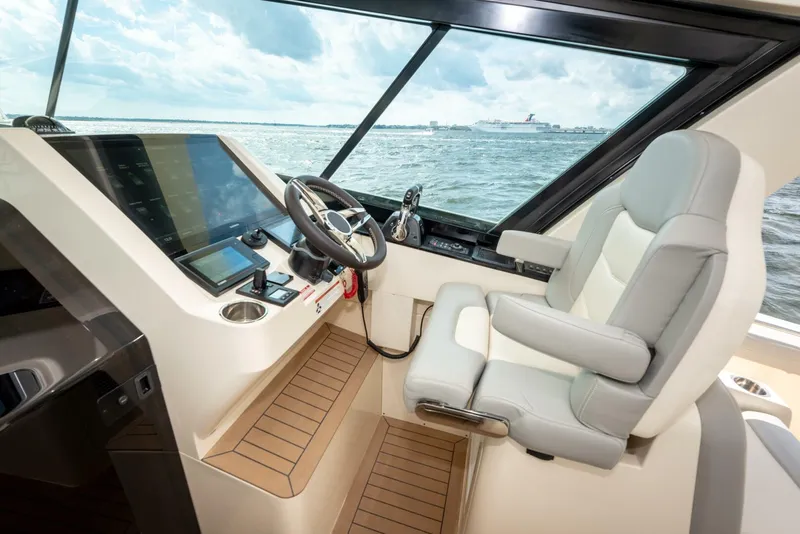 Slide: The Image of Scout 530 LXF 2026 - 5063927