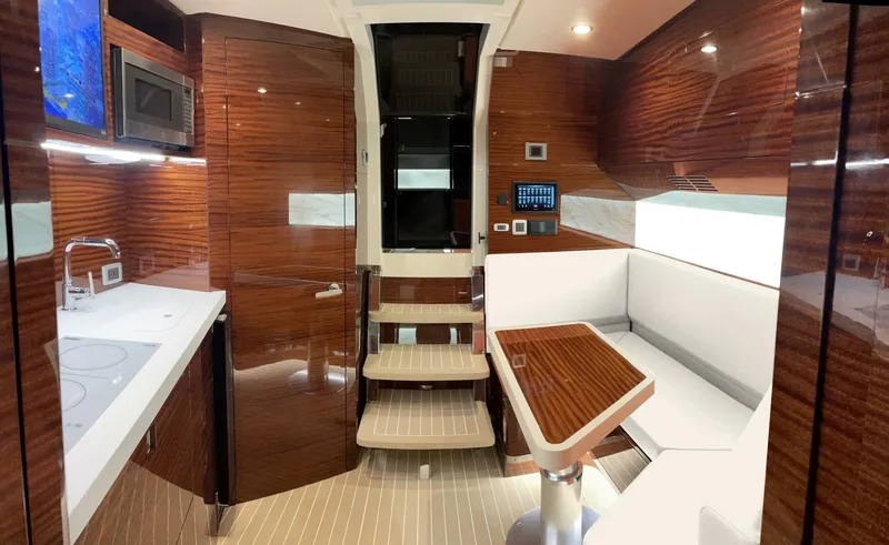 Slide: The Image of Scout 530 LXF 2026 - 5063912