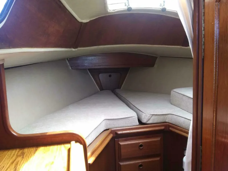 Slide: The Image of Islander 28 1977 - 5064206