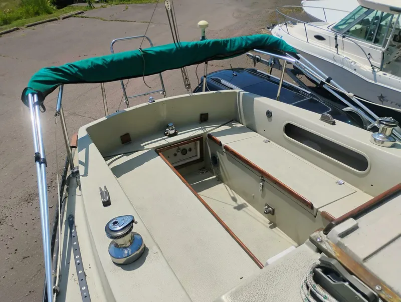 Slide: The Image of Islander 28 1977 - 5064215