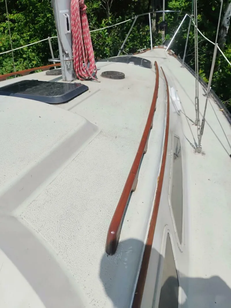 Slide: The Image of Islander 28 1977 - 5064216