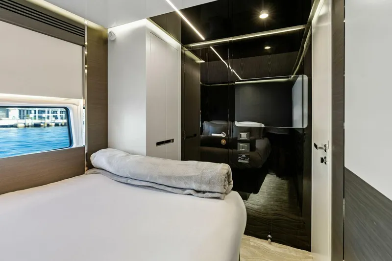 Slide: The Image of Azimut S8 2024 - 5064811