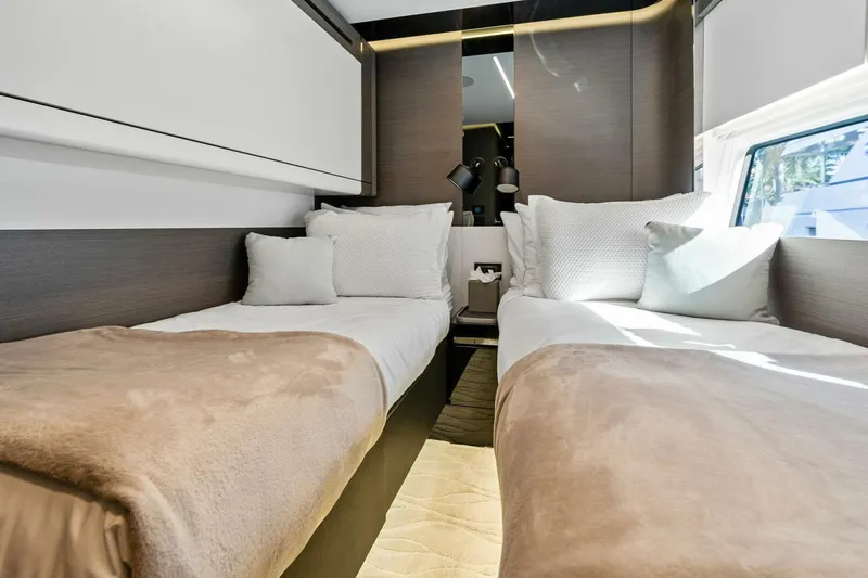 Slide: The Image of Azimut S8 2024 - 5064813