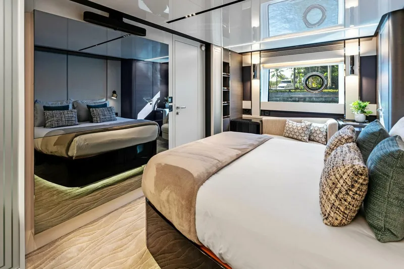 Slide: The Image of Azimut S8 2024 - 5064819