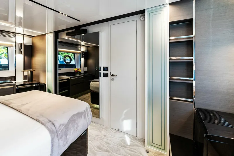 Slide: The Image of Azimut S8 2024 - 5064820