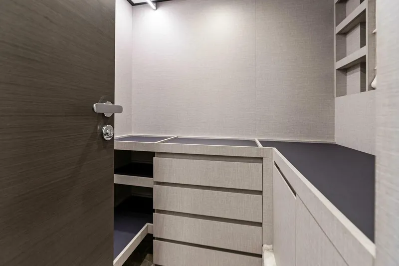 Slide: The Image of Azimut S8 2024 - 5064823